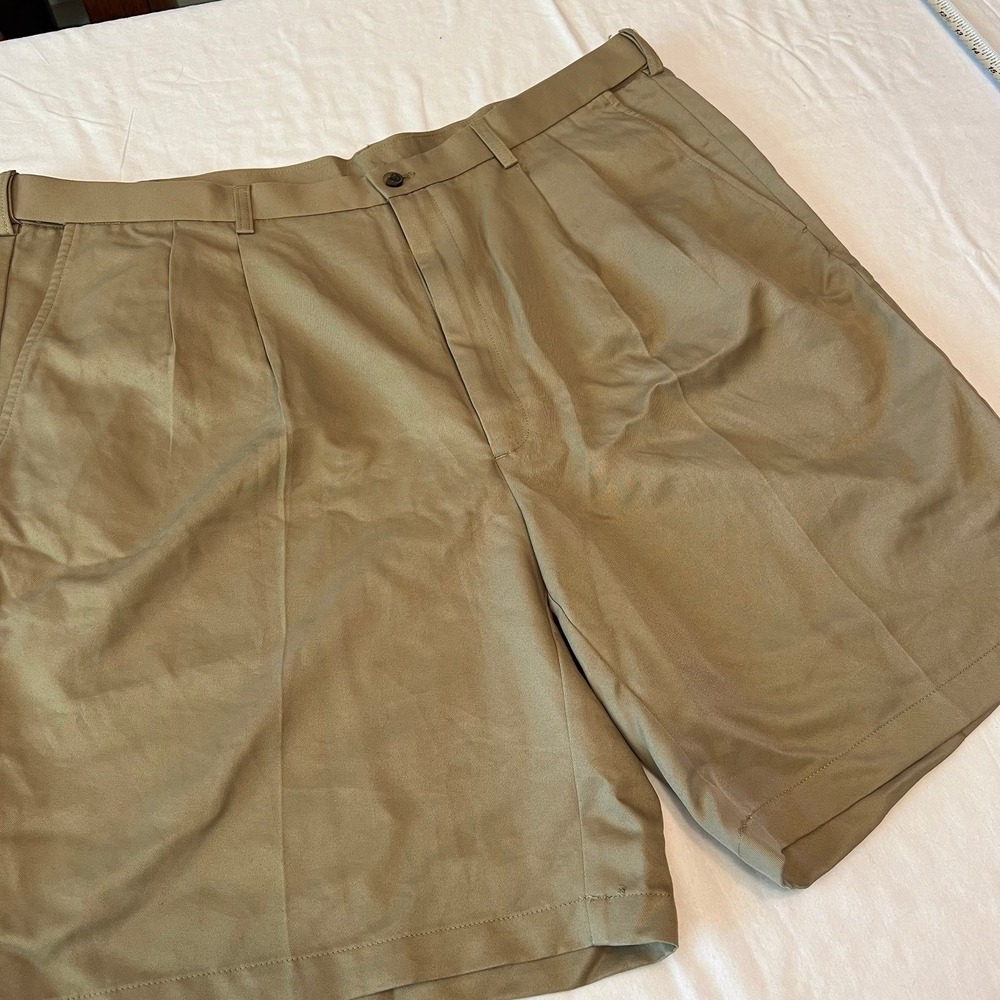 Haggar Pleated Khaki Shorts Size 42 (2603)
